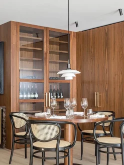 210R Armstol, ask fra Thonet