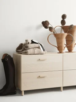 Relief Kommode, bred fra String