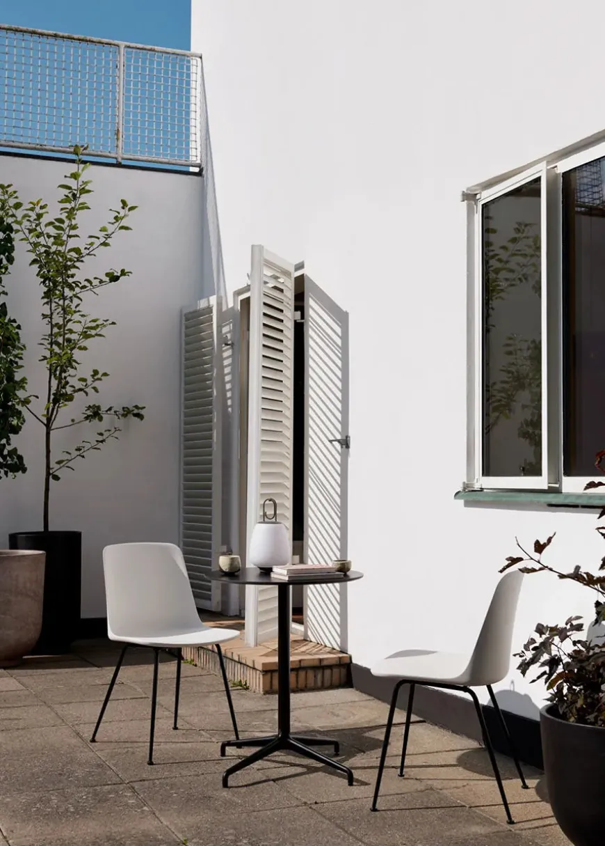 Rely Outdoor Stol HW70 fra &Tradition