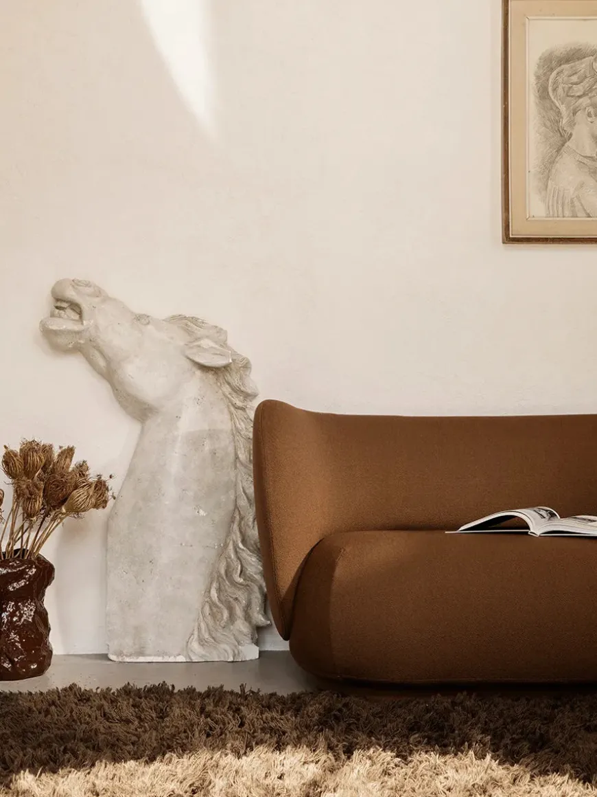 Rico Sofa 2-seater Cilla Taupe fra Ferm Living