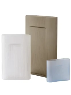 Ridge Vase, taupe frosted glass fra Muuto