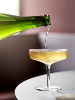 Ripple champagneglas fra Ferm Living