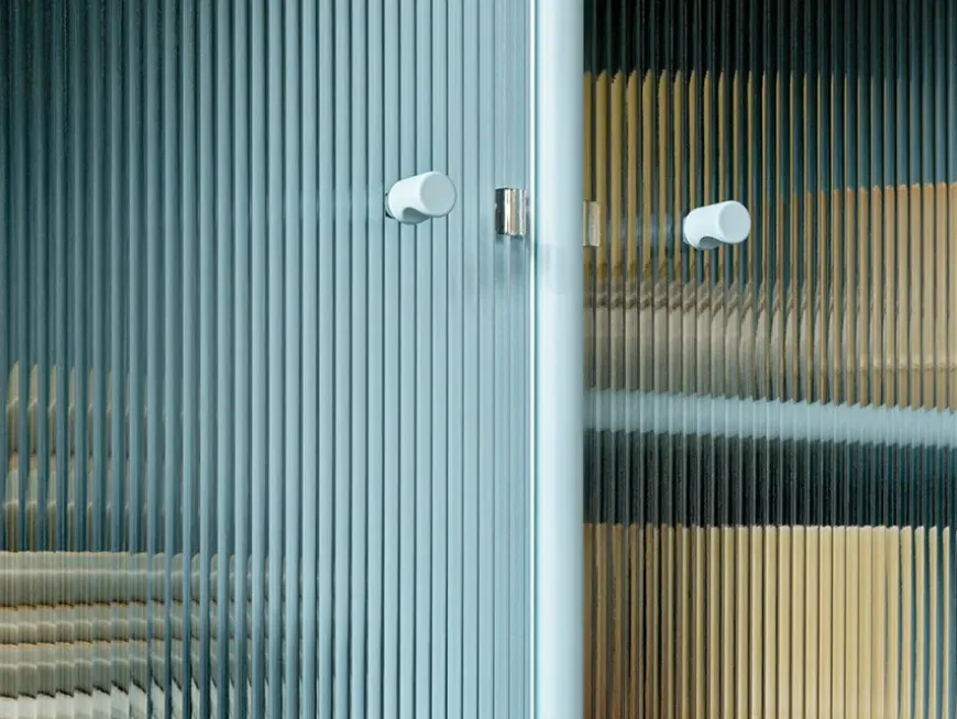 Ripple I Vitrineskab fra Montana