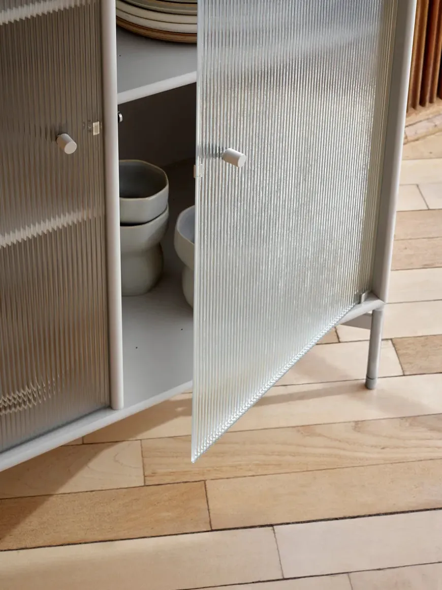 Ripple II Vitrineskab, inkl. ophæng fra Montana