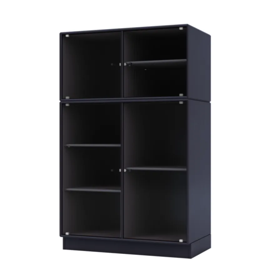 Ripple III Vitrineskab, inkl. ben fra Montana