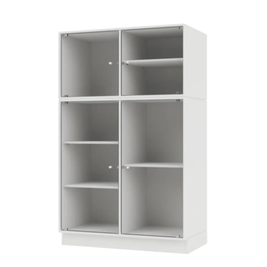 Ripple III Vitrineskab, inkl. ben fra Montana