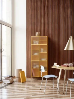 Ripple IV Vitrineskab, inkl. ben fra Montana