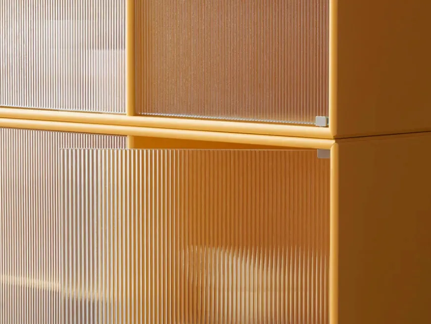 Ripple IV Vitrineskab, inkl. ben fra Montana