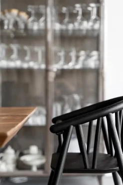 Saga Højstol, eg fra Oaklings