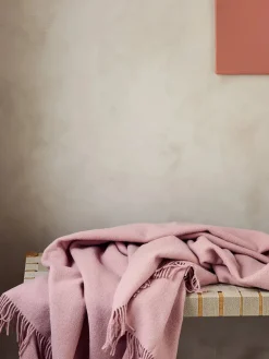 Season Plaid, blackberry fra Silkeborg Uldspinderi