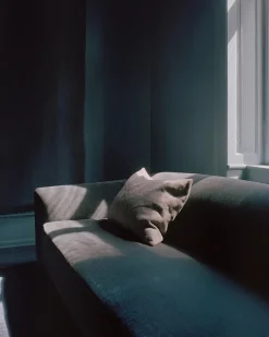 Shore Sofa 3 Seater Extended Base, lava rock fra New Works