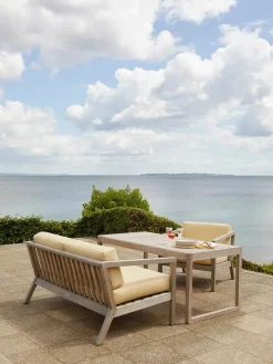 Skagerak Virkelyst 2 pers. Sofa, Golden Yellow Stripe fra Fritz Hansen