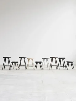 Skammel i sortbejdset bøg fra Mater