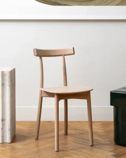 Skinny wooden chair, ash/red fra Nine