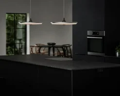 Soleil pendel medium, røget eg, plast skærm fra Le Klint