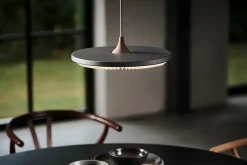 Soleil pendel small, lys eg, plast skærm fra Le Klint