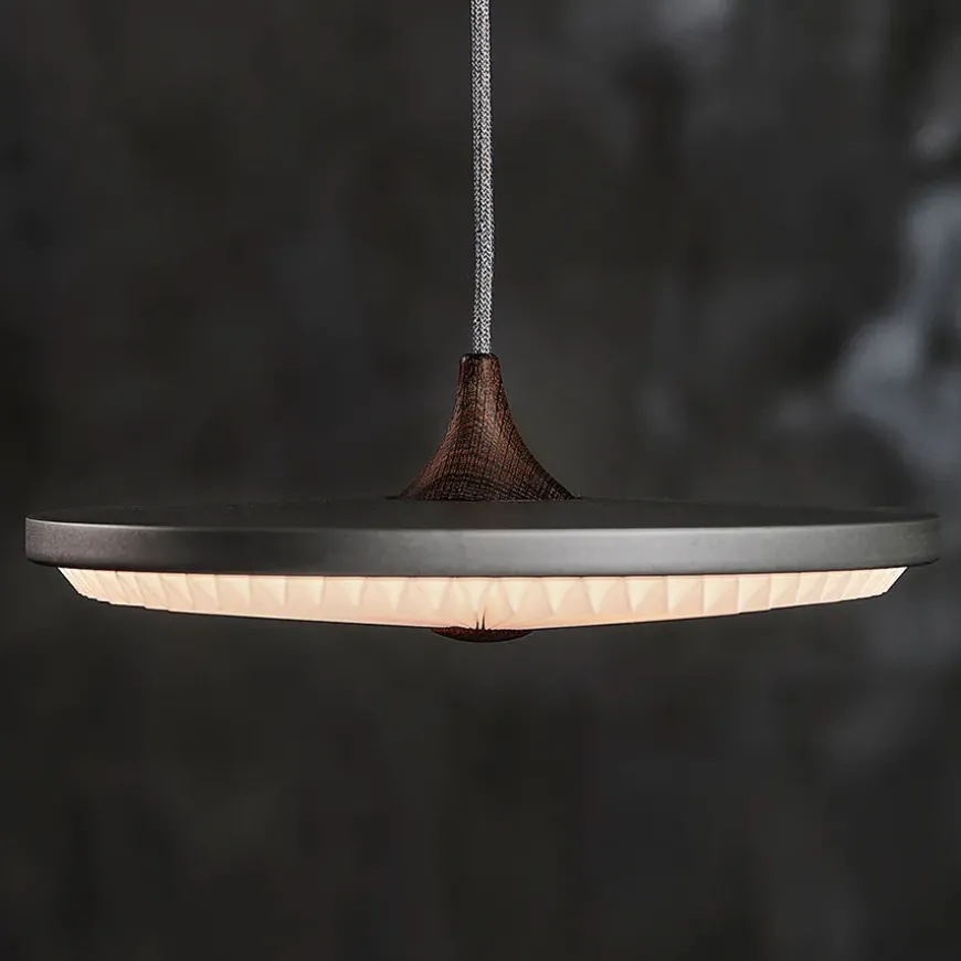 Soleil pendel small, røget eg, plast skærm fra Le Klint