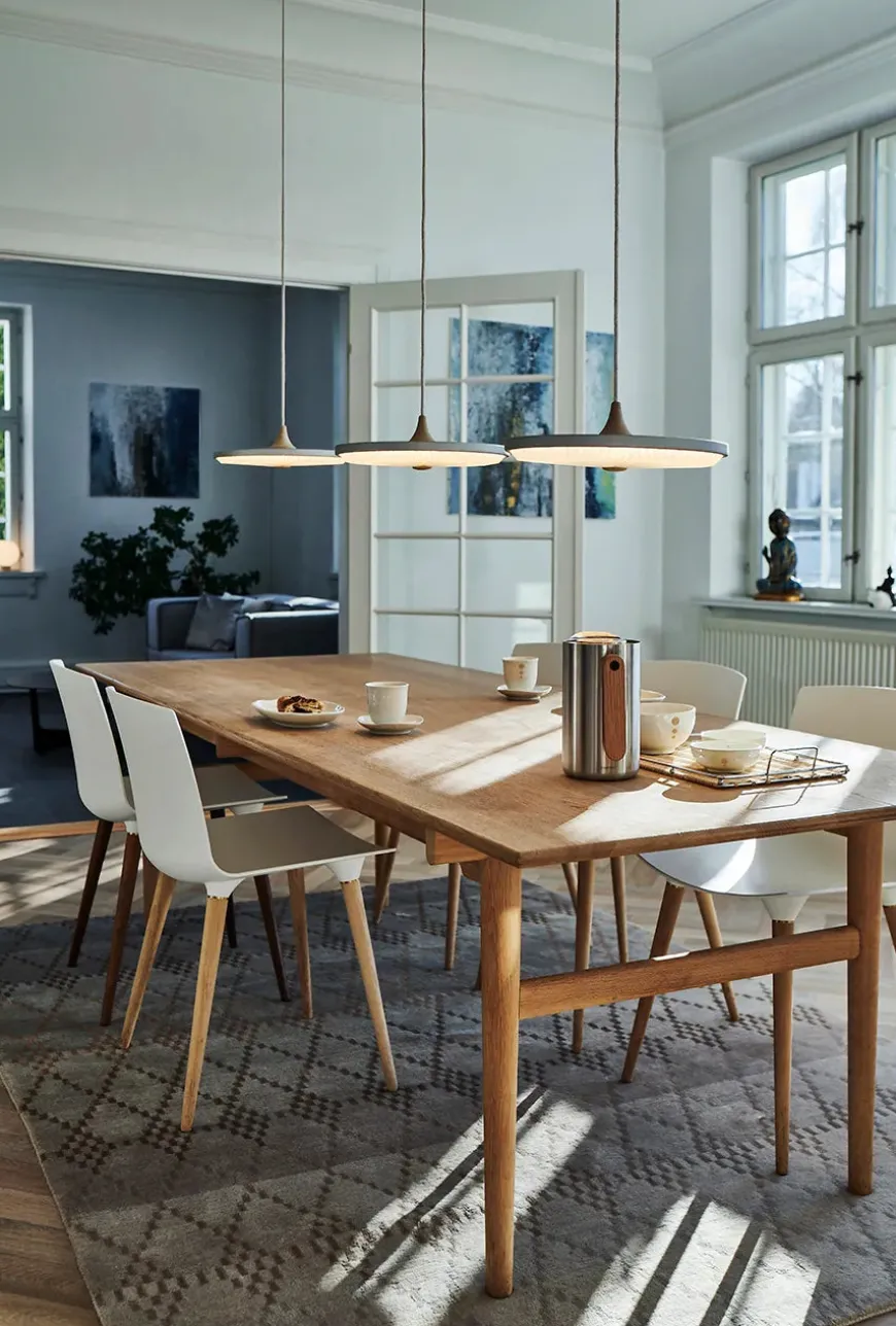 Soleil pendel small, røget eg, plast skærm fra Le Klint