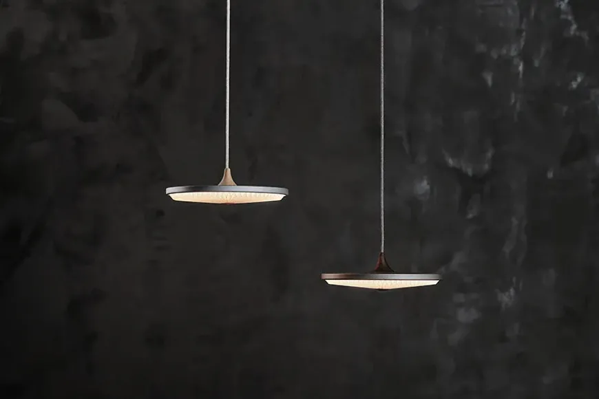 Soleil pendel small, røget eg, plast skærm fra Le Klint