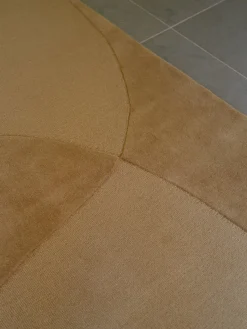 Split Plains Tæppe, Beige fra Linie Design