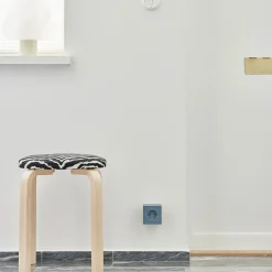 Square 2 Stikdåse med USB, beige fra Avolt