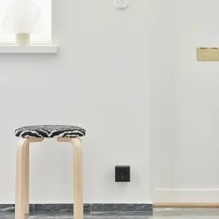 Square 2 Stikdåse med USB, beige fra Avolt