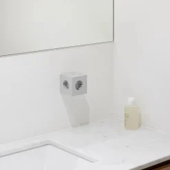 Square 2 Stikdåse med USB, sort fra Avolt