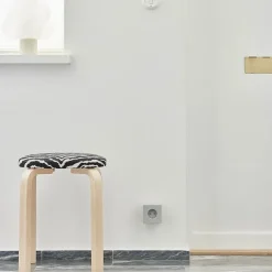 Square 2 Stikdåse med USB, sort fra Avolt