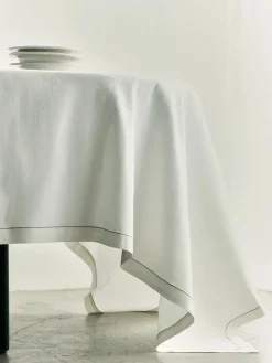 S.R. Table Cloth 02 fra Louise Roe