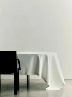 S.R. Table Cloth 01 fra Louise Roe