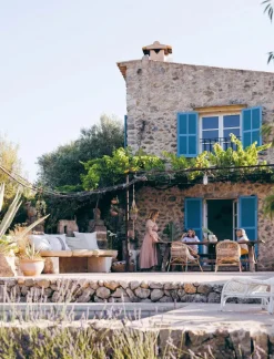 Still - The Slow Home fra New Mags