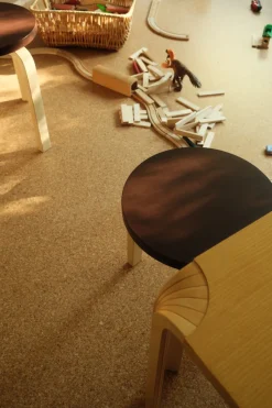 Stool 60, zebra fabric fra Artek