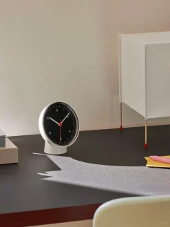 Table Clock fra Hay