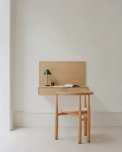 Tana Wall Mounted Desk, walnut fra New Works