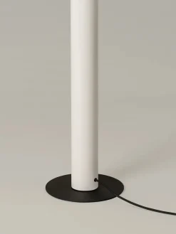 Tatu Alta Gulvlampe, white grey fra Santa and Cole