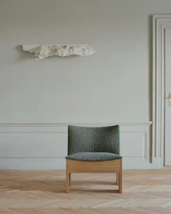 Tenon Lounge Chair, fumed oak fra New Works