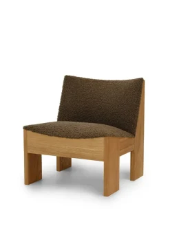 Tenon Lounge Chair, fumed oak fra New Works