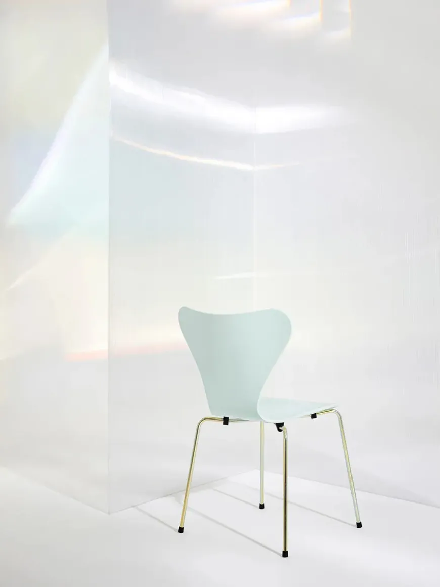 70th Anniversary Edition 3107 Spisebordsstol, 7:14 AM Blue af Arne Jacobsen