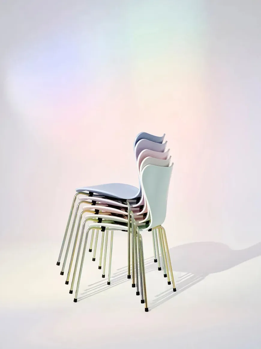 70th Anniversary Edition 3107 Spisebordsstol, 7:14 AM Blue af Arne Jacobsen