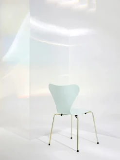 70th Anniversary Edition 3107 Spisebordsstol, 7:14 AM Pink af Arne Jacobsen