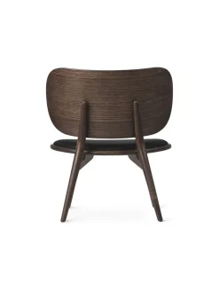 The Lounge Chair, mat lakeret eg med naturfarvet læder fra Mater