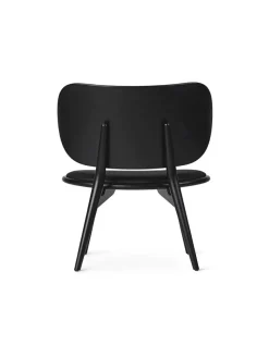 The Lounge Chair, mat lakeret eg med naturfarvet læder fra Mater