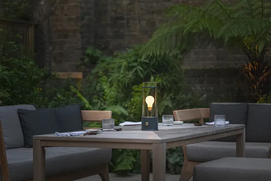 The Muse Portable Lampe, Pomona Red fra Tala