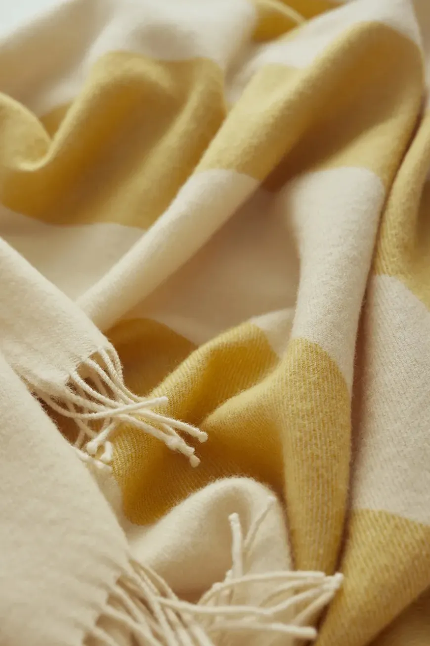 The Sweater Plaid, golden yellow fra Silkeborg Uldspinderi