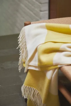 The Sweater Plaid, golden yellow fra Silkeborg Uldspinderi