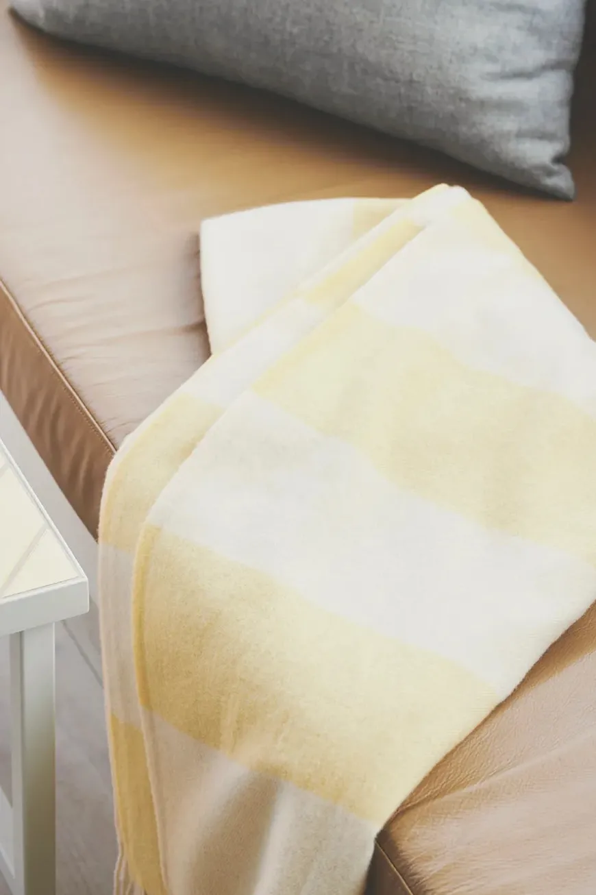 The Sweater Plaid, golden yellow fra Silkeborg Uldspinderi