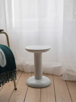 Thing Sidebord/Skammel, carmine red fra raawii