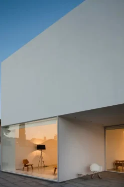 Tripode Gulvlampe fra Santa and Cole, red-amber (G5)