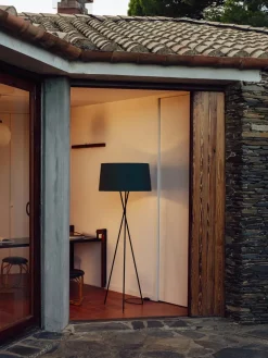 Tripode Gulvlampe fra Santa and Cole, terracotta (G5)