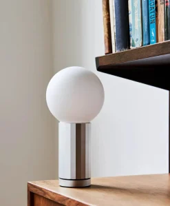 Turn On bordlampe fra Hay